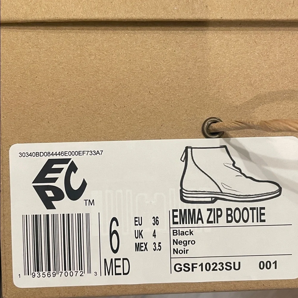 Gentle Souls by Kenneth Cole Emma zip bootie, Black Suede Chukka Boots size 6